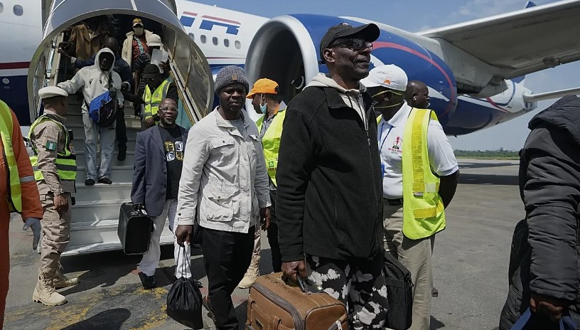 Retured-Nigerians-from-South-Africa.jpg