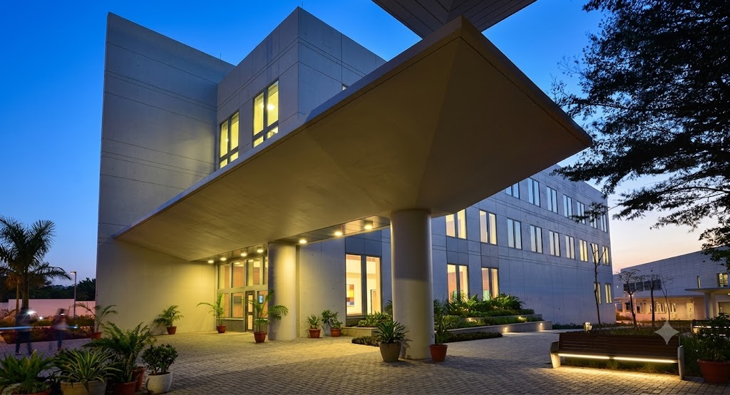 US-Embassy-in-Accra.jpg