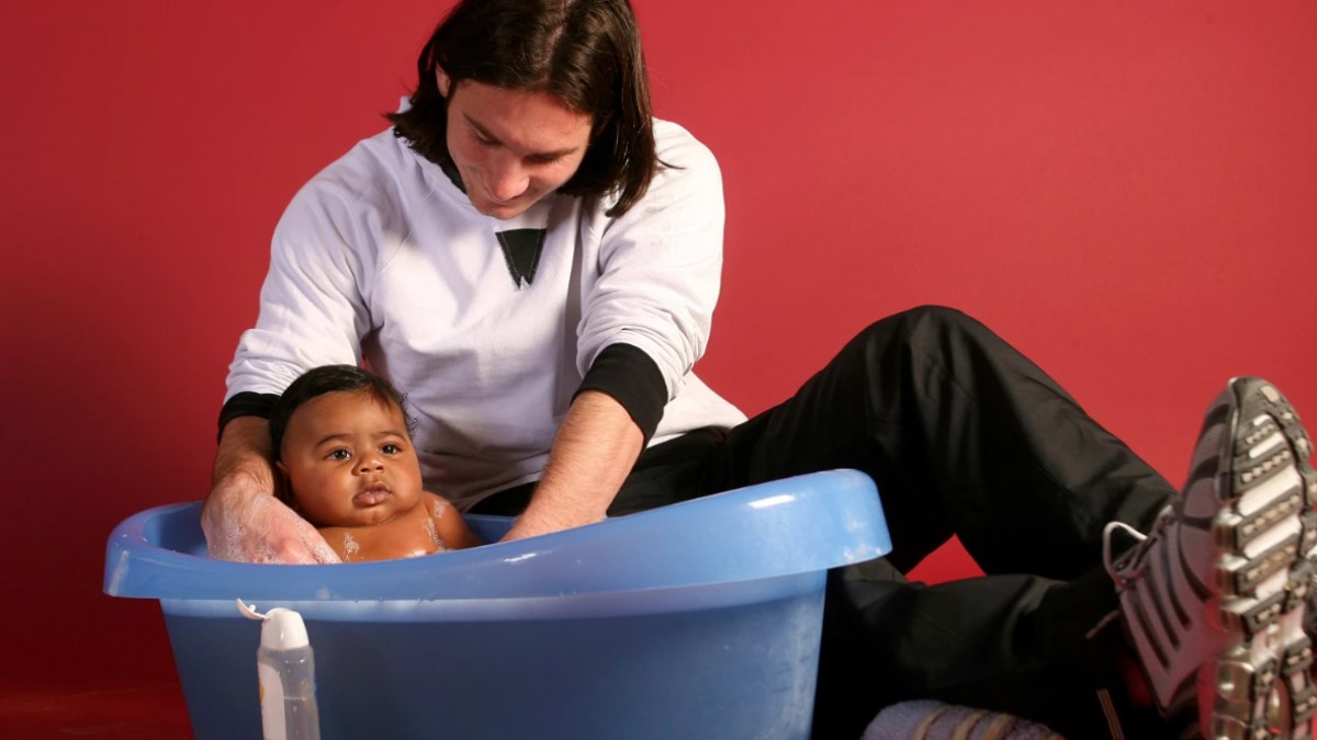 Viral-Photo-of-Baby-Lamine-Yamal-With-Lionel-Messi2.jpg