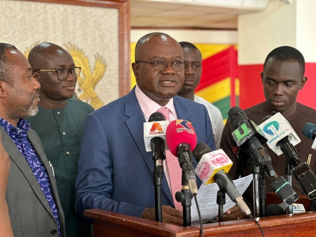 Minority Rejects Approval of Six Mining Leases