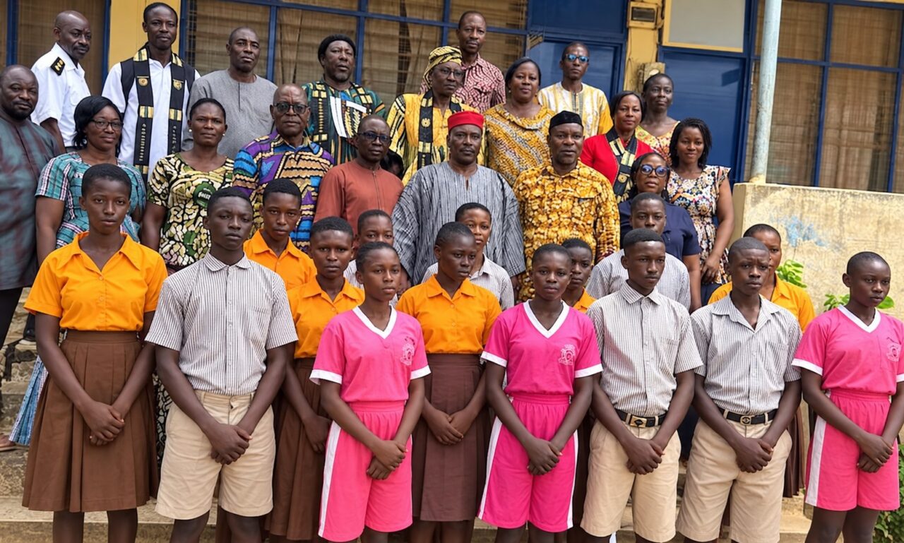 Alagumgube Association Donates 260 Gurenɛ Books