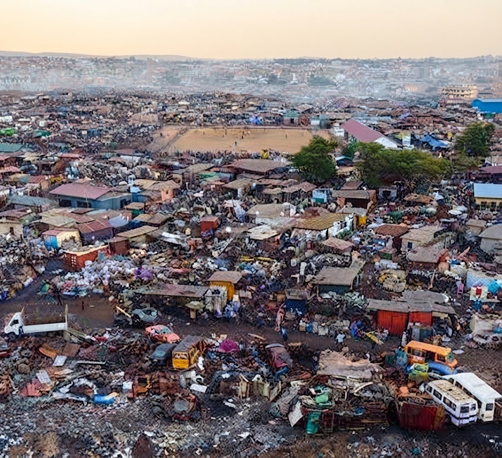 The government of Ghana has temporarily suspended plans to demolish