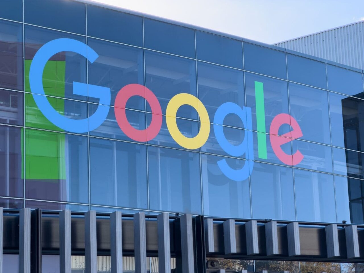 Google-pays-100-publishers-for-content-1280x960.jpeg
